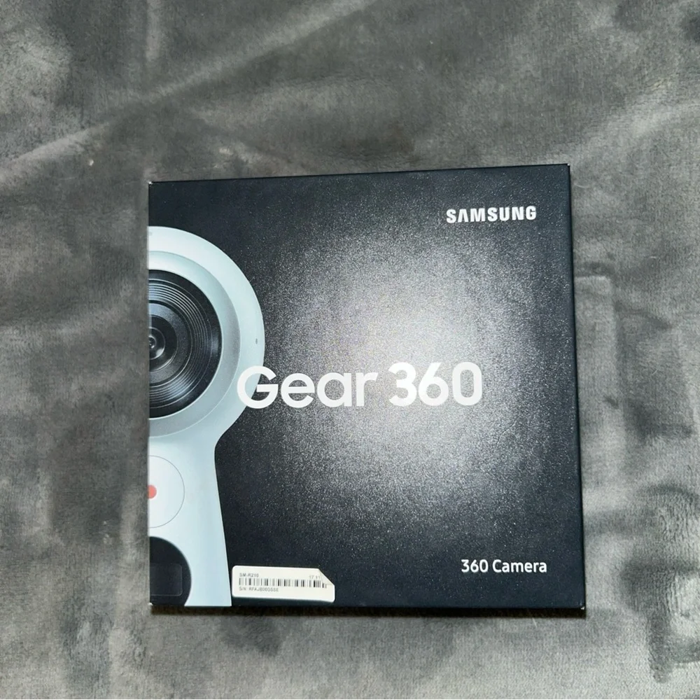 Samsung Gear 360 Camera with Accessories - White and Gray